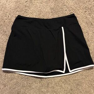 Wild Fable Black Skort with White Accents (L)
